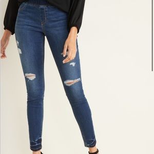 Distressed skinny jeggings